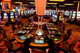 Antarmuka Speed Roulette hwg slot menampilkan roda, meja taruhan, dealer langsung, dan saldo akun